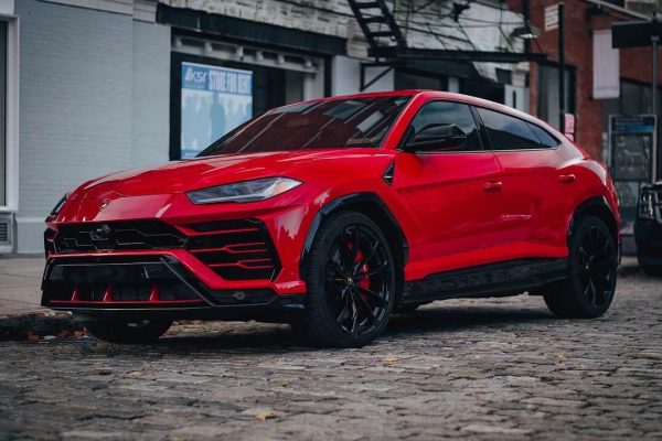 Lamborghini urus red