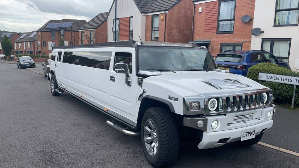 Limo Hire Service in HUDDERSFIELD
